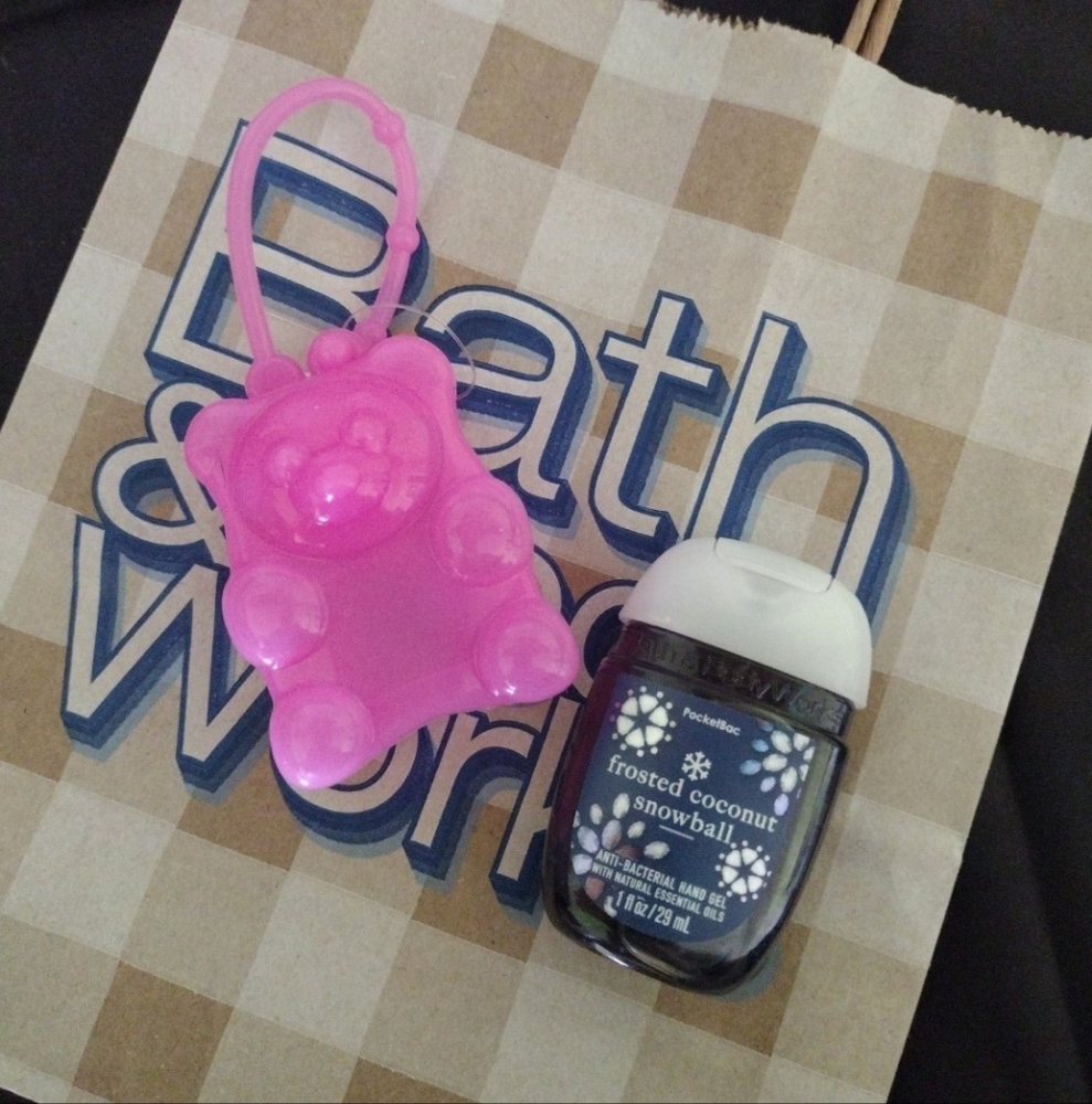 Bath & Body Works Pink Gummy Bear Pocketbac Holder & Hand Sanitizer NWT
